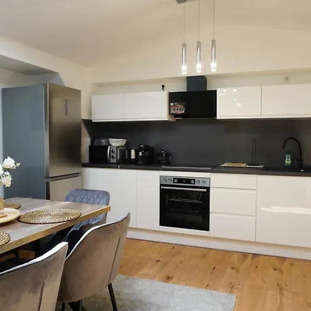 Modern In - Next To Center Anklam