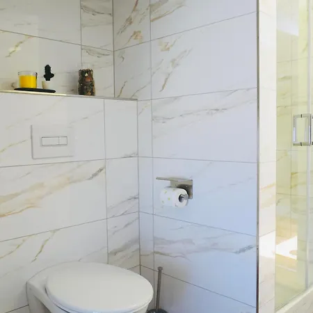 Modern In - Next To Center Anklam